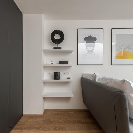 Apartamento Fully Renovated Stylish Duplex In A Convenient Location Praga Exterior foto